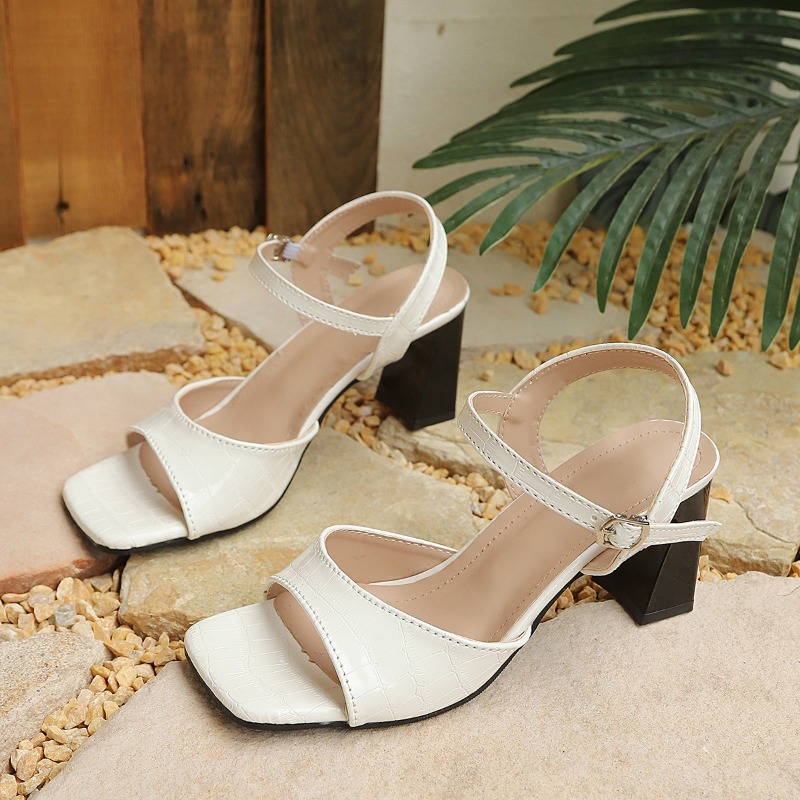Square Toe Block Heel One Buck - Wide Fit Heels ulasan dan harga