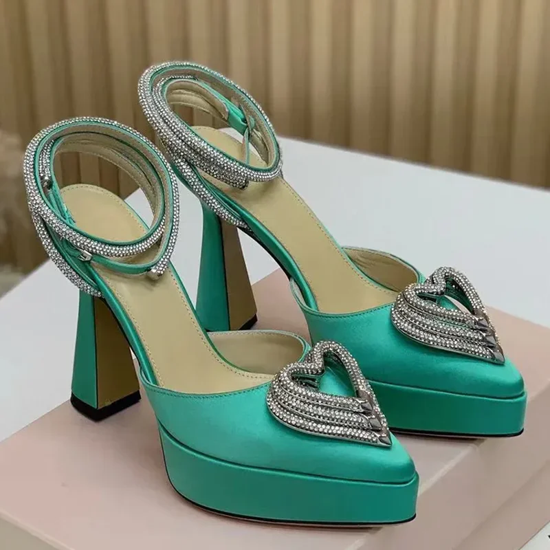 Platform Crystal Love Decorati - Metallic Heel Sandal ulasan dan harga
